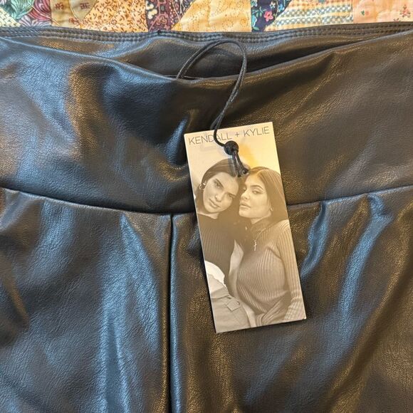 NWT Kendall + Kylie Faux Leather Leggings Size XS - Picture 3 of 6